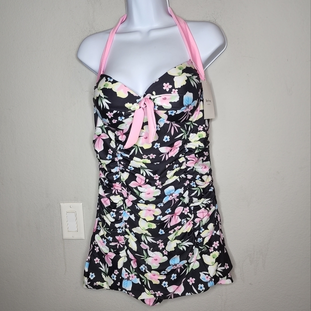 NWT swimsuit dress/shorts.‎